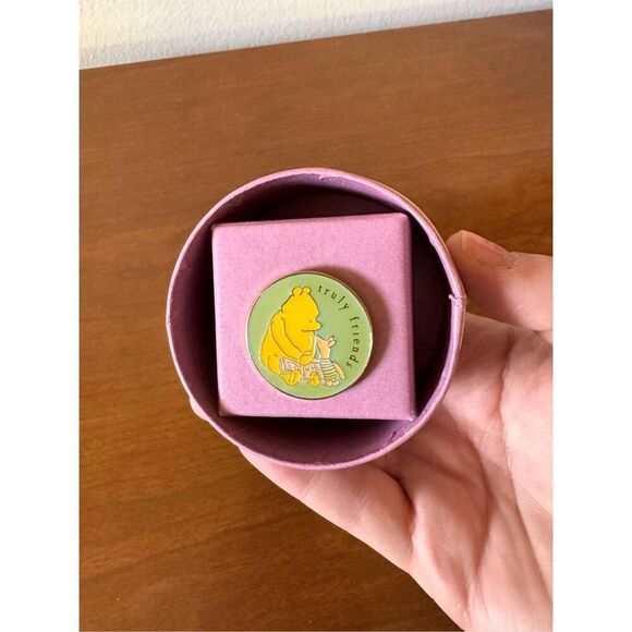 NIB Vintage Disney Pin Truly Friends Classic Pooh and Piglet 1" Round Pin Retire - Picture 1 of 4